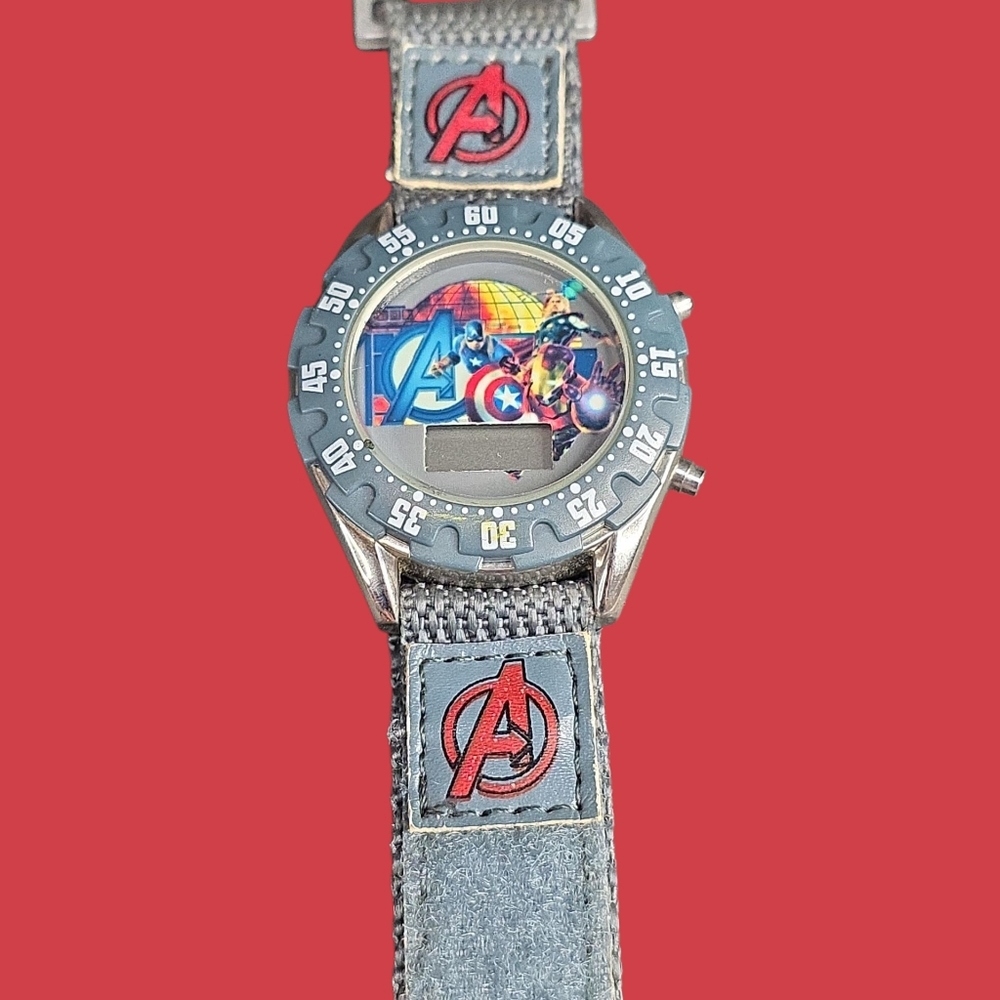 Marvel Avengers Gray and Red Smartwatch